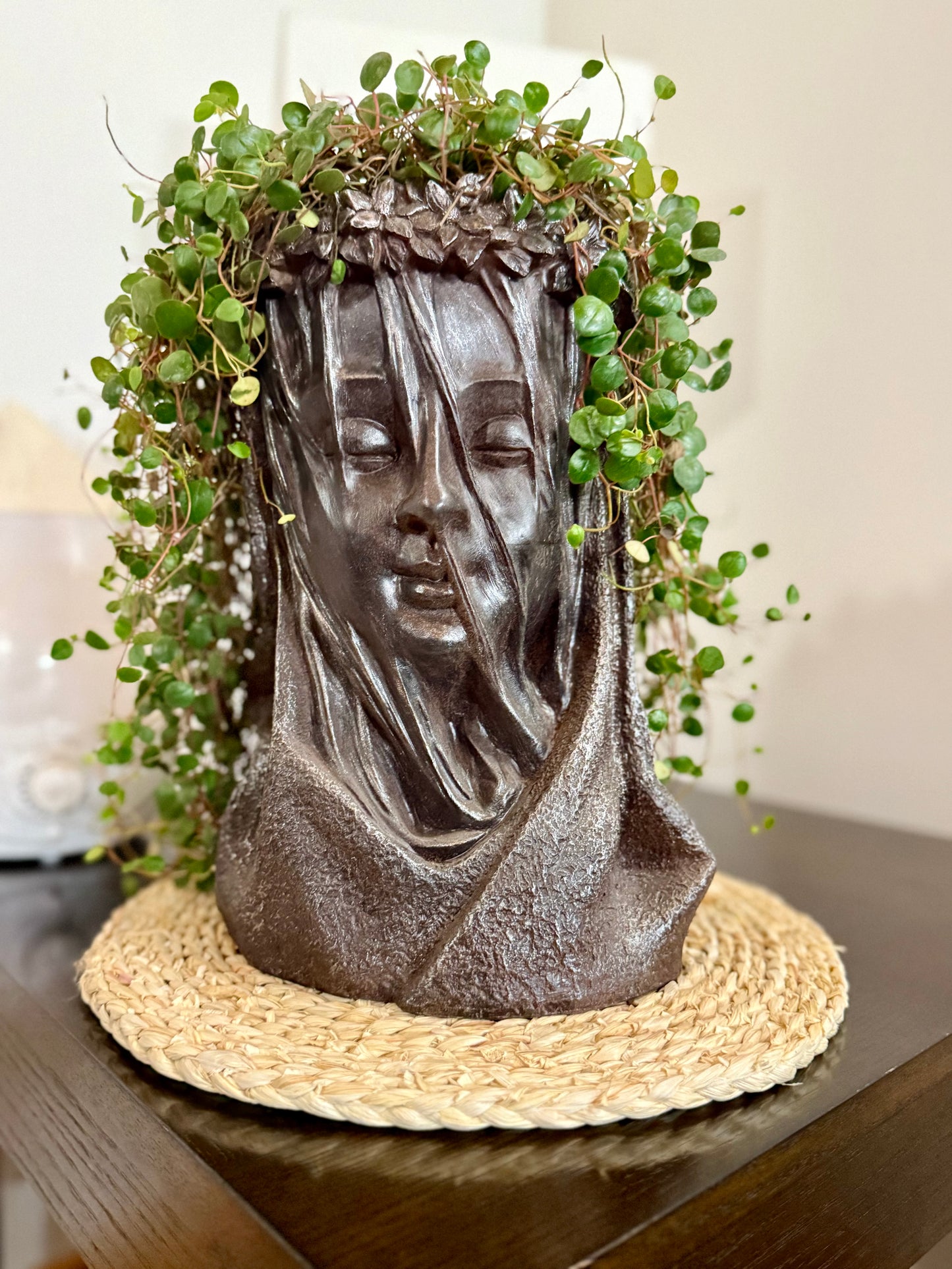 Macetero poliresina mujer